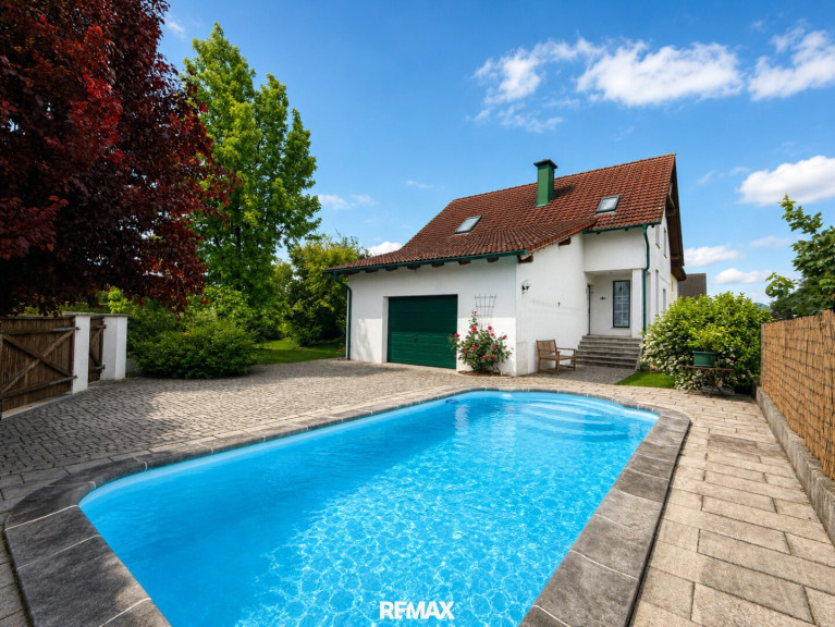 Haus - 3388, Markersdorf an der Pielach - *** Ein Wohntraum mit Urlaubsgefühl: Traumhaft gepflegtes Einfamilienhaus mit Pool, Gartenidylle, Specksteinofen, Wasser-Wasserwärmepumpe mit Fußbodenheizung in Top-Lage ***
