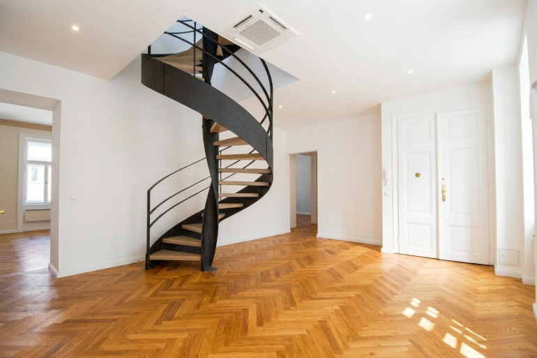 Wohnung - 1090, Wien - Erstbezug - Exklusive Altbauwohnung mit 125 m² Dachterrasse und Garage im Servitenviertel