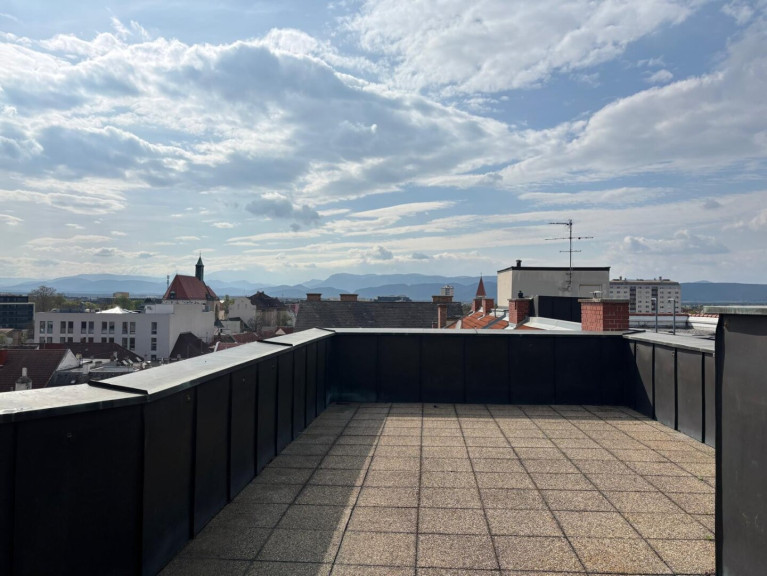 Wohnung - 2700, Wiener Neustadt - MIETE mit KAUFOPTION - Dachgeschosswohnung mit großzügiger Dachterrasse und Fernblick in einem der schönsten Altstadthäuser von Wiener Neustadt