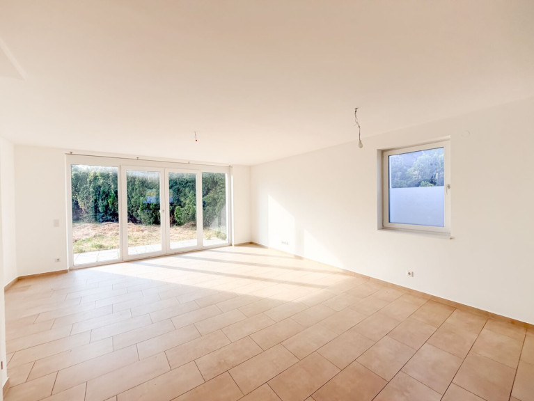 Haus - 2486, Landegg - Haus mit Garten und 2 Parkplätzen vor der Tür in Pottendorf-Landegg Nähe Bahnhof!