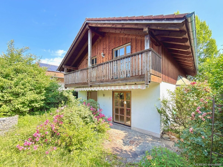 Haus - 83101, Rohrdorf - Ein Familienhaus: 4 Zimmer, Garten, Terrasse&Balkon – zum Sanieren und Wohlfühlen
