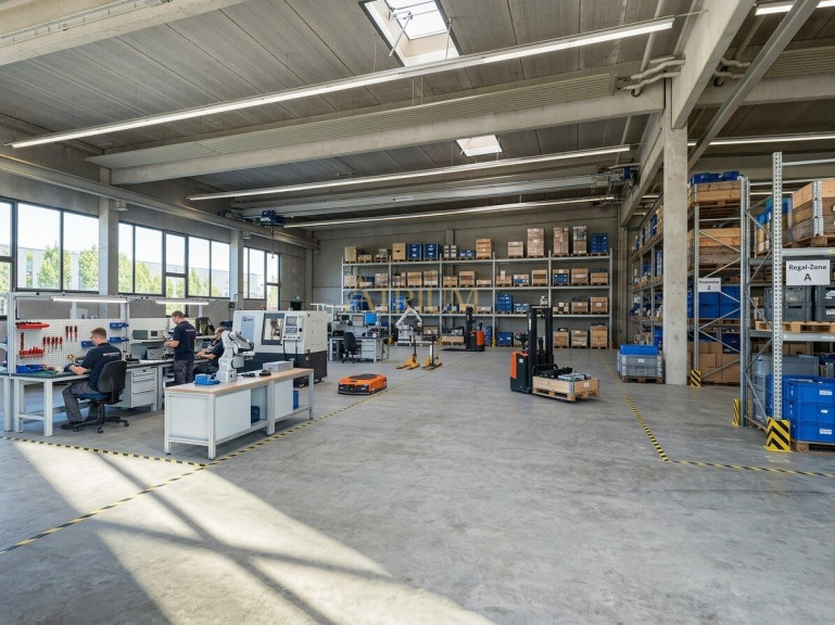 Halle / Lager / Produktion - 2483, Weigelsdorf - Platzmangel? Dann haben wir die Lösung. Imposante 7m Deckenhöhe mit ca. 810m² Nutzfläche und 40m² Bürotrakt.