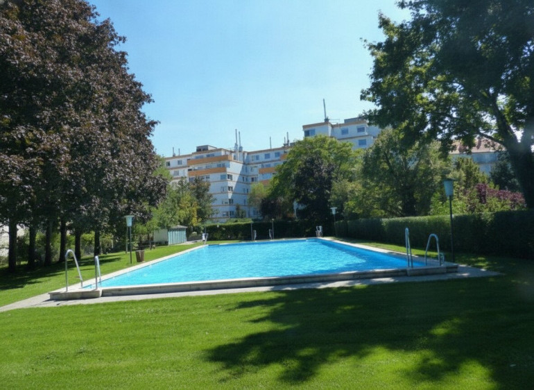 Wohnung - 1210, Wien - Gelegenheit: Singelwohnung (Anlage mit großem Garten mit Outdoor-Swimmingpool mit viel Flair und Fun)