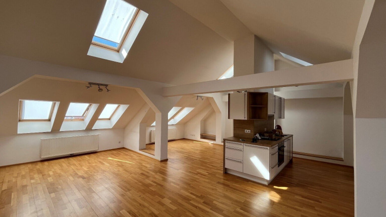 Wohnung - 2700, Wiener Neustadt - Wohntraum mit Freiraum: Lichtdurchflutete Wohnung mit großer Terrasse! WG-geeignet! In 2700 Wiener Neustadt
