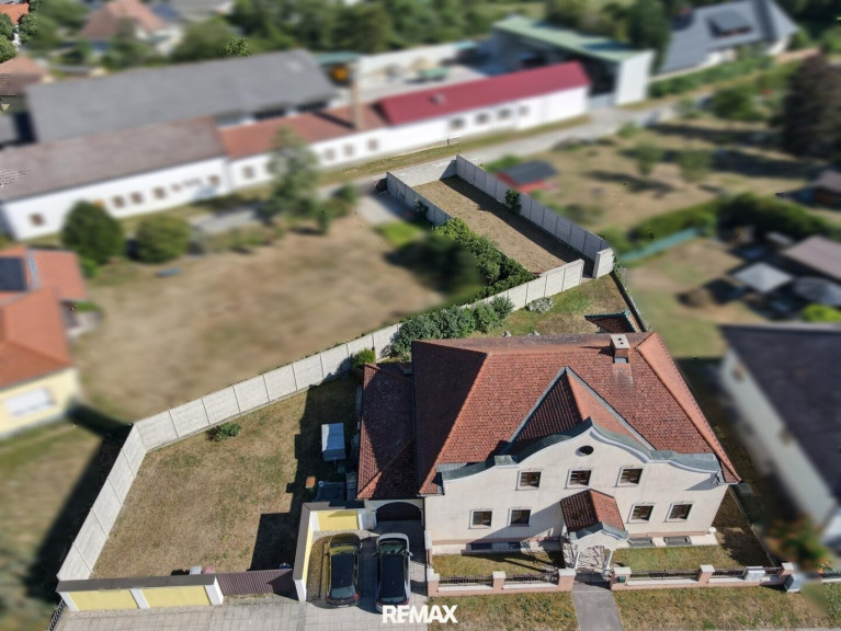 Haus - 2253, Weikendorf - Außergewöhnliches Anwesen mit villenartigem Flair – Einziehen, Ankommen, Wohlfühlen