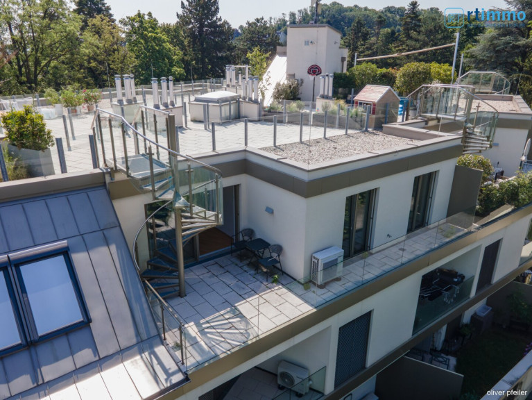 Wohnung - 1130, Wien - LEBENSGEFÜHL PUR - DACHGESCHOSSWOHNUNG MIT GROSSZÜGIGEN TERRASSEN IM GRÜNEN UND 2 GARAGENSTELLPLÄTZEN