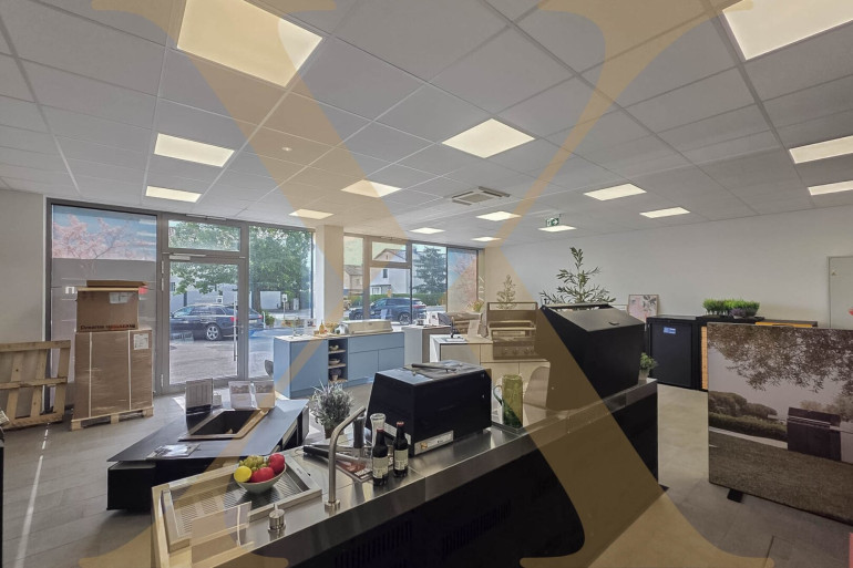 Büro / Praxis - 4060, Leonding - Attraktive Mietfläche in Hochfrequenzlage für Verkauf und Büro mit Klimatisierung zu vermieten!