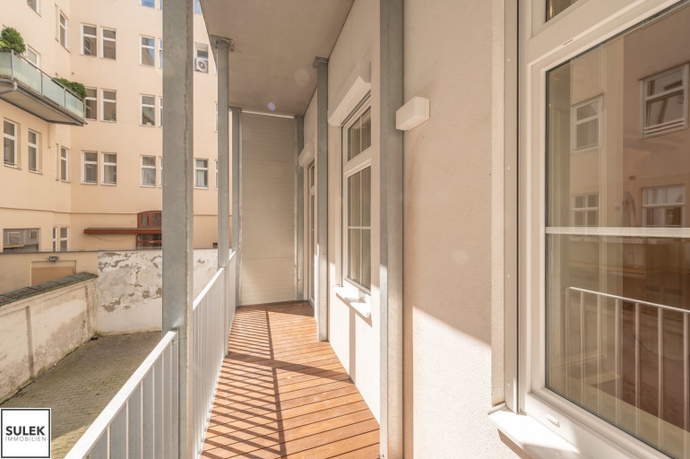 Wohnung - 1090, Wien - Traumhafte Altbauwohnung mit hofseitiger Freifläche im Hochparterre- 3 Zimmer + separate Küche - ab 1.9.26!