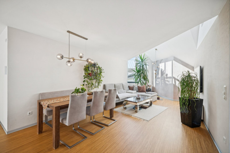 Wohnung - 1210, Wien - Dachgeschoss-Wohnung mit Galerie | 130 m² auf 3 Ebenen | 2 Terrassen | Pool, Klima & Dampfbad | Ruhelage