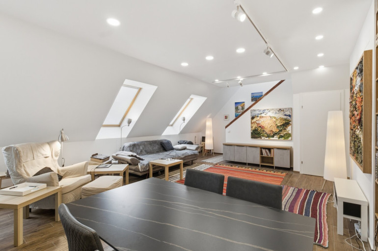 Wohnung - 1100, Wien - Über den Dächern von Wien: 2,5-Zimmer-Maisonette mit Sonnenterrasse, U1 Troststraße
