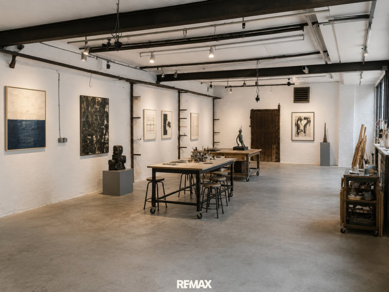 Halle / Lager / Produktion - 1100, Wien,Favoriten - Mega > DEAL : Ausstellungsraum, Atelier, Treffpunkt... . Zusätzlich Wohnung oberhalb möglich.