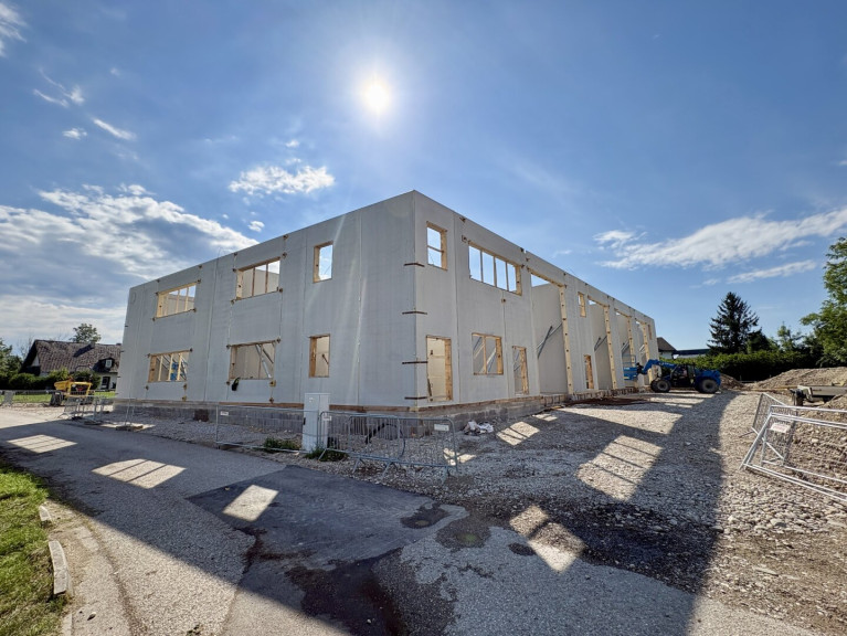 Halle / Lager / Produktion - 4840, Vöcklabruck - KAUF / MIETE: Betriebs-/Produktions- oder Lagerhallen mit Flächen von 63 - 120 m² zu verkaufen / vermieten in Vöcklabruck / Nähe Varena (Top 7)