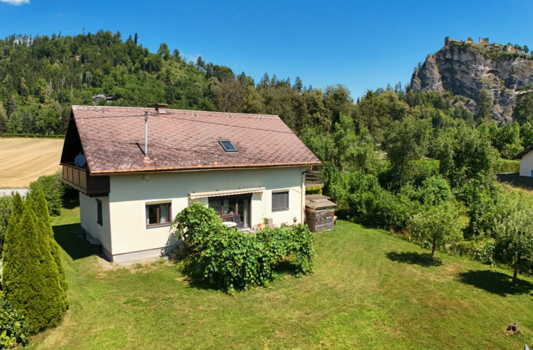 Haus - 9112, Griffen - *** Einfamilienhaus mit Modernisierungsbedarf und Schlossbergblick ***