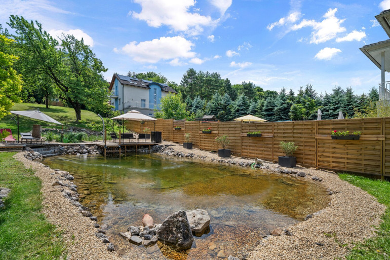 Haus - 2410, Hainburg an der Donau - Großes Anwesen mit Schwimmteich und Burgblick – eine grüne Oase im Herzen von Hainburg