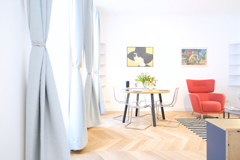 Wohnung - 1050, Wien - Wunderschön sanierte 2 Zimmeraltbauwohnung in absoluter top Lage!!!
