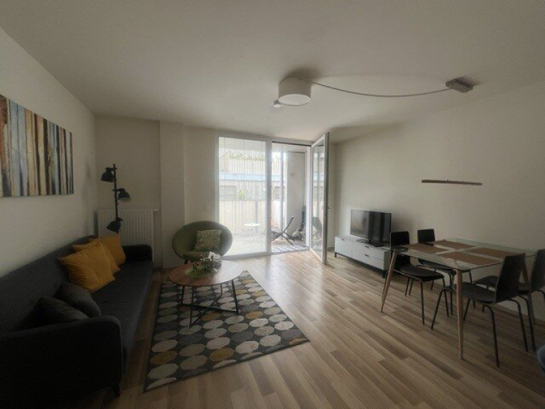 Wohnung - 1100, Wien,Favoriten - Helle 2-Zimmer-Wohnung mit Balkon, Einbauküche komplett möbliert 6. Liftstock!
