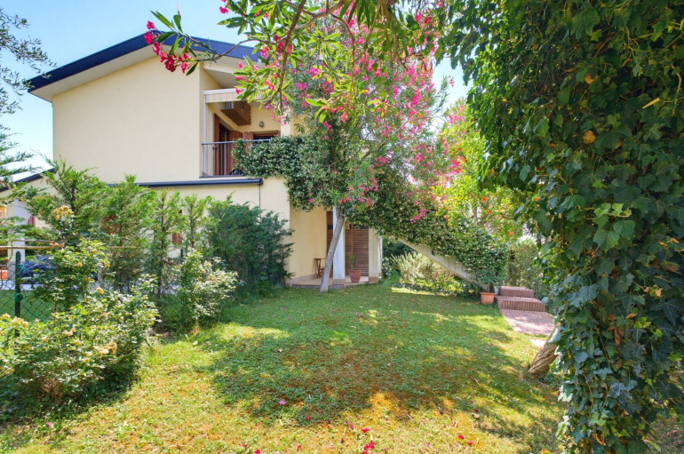 Wohnung - 37017, Colà - Eckwohnung ersten Stock mit Pool - Private Garten und überdachtem Parkplatz