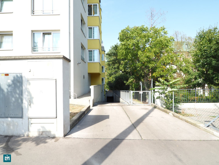 Immobilie - 1170, Wien - DORNBACHER STRASSE - GARAGENSTELLPLATZ / NÄHE KRANKENHAUS GÖTTLICHER HEILAND