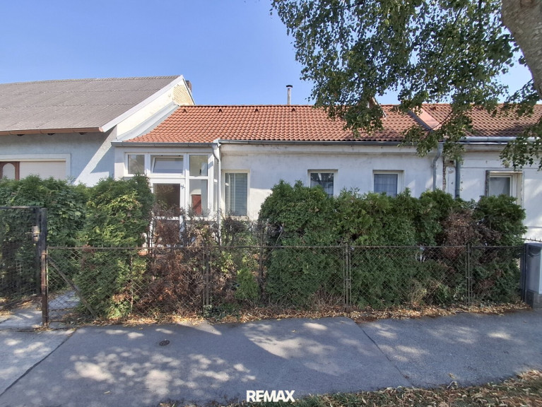 Haus - 2440, Gramatneusiedl - ZENTRAL! Einfamilienhaus mit großem Garten