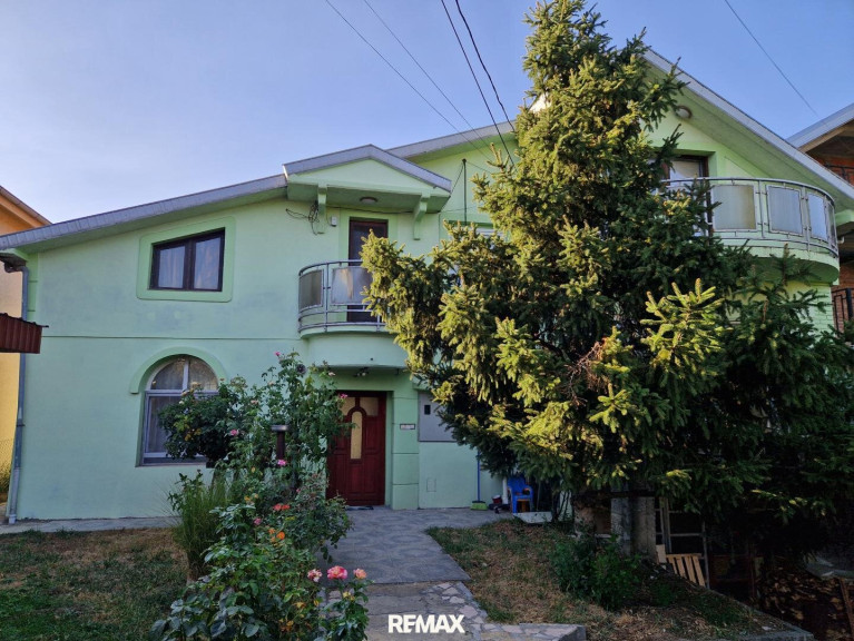 Haus - 11000, Beograd - "Großzügiges Anwesen mit zwei Häusern"