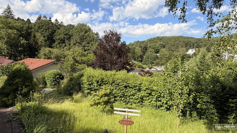 Grundstück - 3001, Mauerbach - BAUGRUNDSTÜCK IN MAUERBACH – 4.242 m² IN RUHIGER HANG- UND GRÜNLAGE MIT ENTWICKLUNGSPOTENZIAL | MIT ALTBESTAND | ZELLMANN IMMOBILIEN