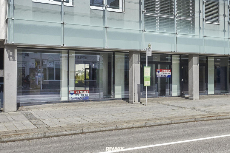 Einzelhandel - 4400, Steyr - Büro-, Geschäfts- oder Ausstellungslokal mit großflächiger Auslagenfront