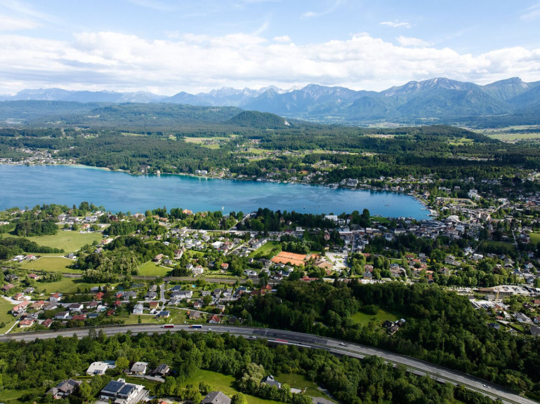 Grundstück - 9220, Velden am Wörther See - Exklusiver großzügiger Baugrund mit Wohnhaus und Panoramaseeblick
