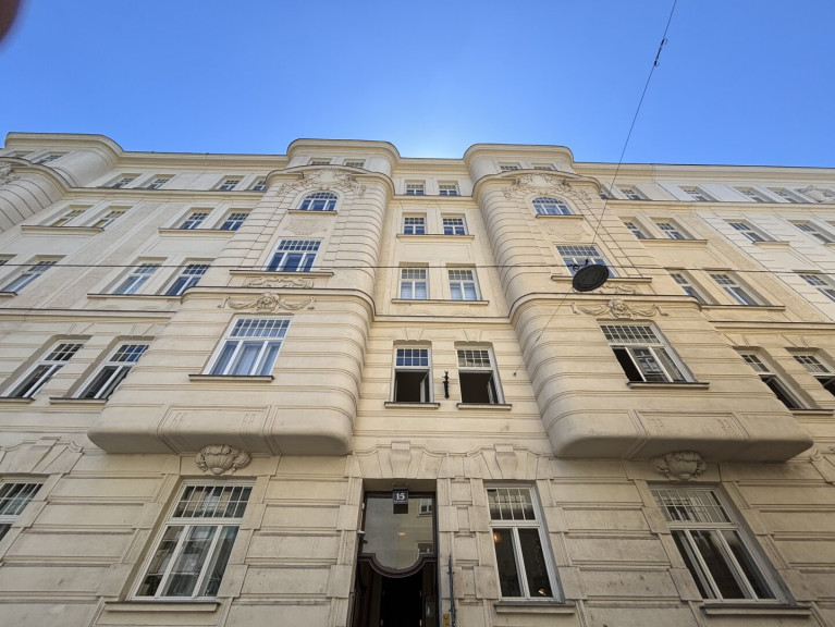 Wohnung - 1040, Wien - Nähe Naschmarkt! Hochwertige Altbauwohnung ab Oktober 26! ERSTBEZUG - Sanierung läuft!