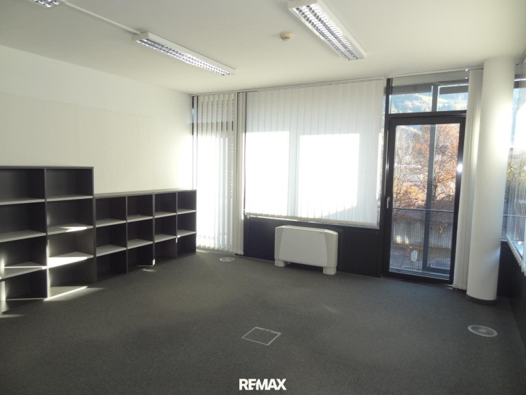 Büro / Praxis - 6130, Schwaz - Hervorragende Lage in Schwaz: Zwei moderne Büroflächen im INN-Office mit ca. 124m² und ca. 216m² - einzeln oder gemeinsam anmietbar - gelangen zur Neuvermietung