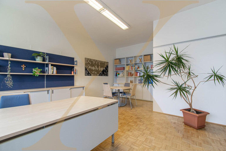 Büro / Praxis - 4020, Linz - Attraktive Bürofläche im Linzer Zentrum mit Parkplätze zu vermieten!