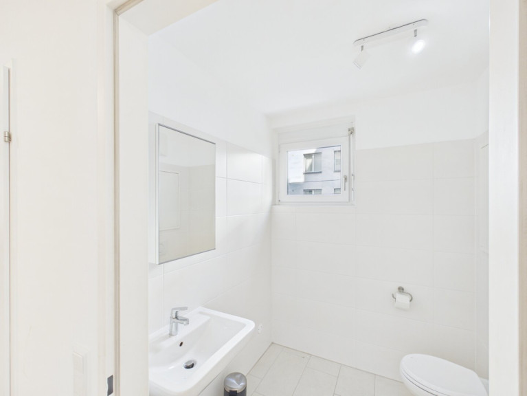 Wohnung - 1100, Wien - ruhige 4-Zimmer Wohnung mit überdachtem Balkon im 10. Bezirk