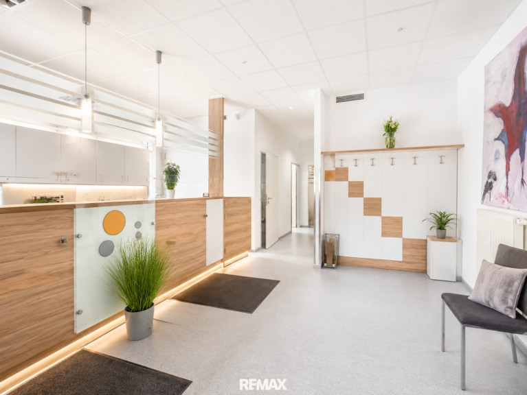 Büro / Praxis - 8680, Mürzzuschlag - Investieren in Sicherheit und Gesundheit: Ertragsstarke Praxisimmobilie mit renommiertem Arzt als Mieter und hervorragender Erreichbarkeit