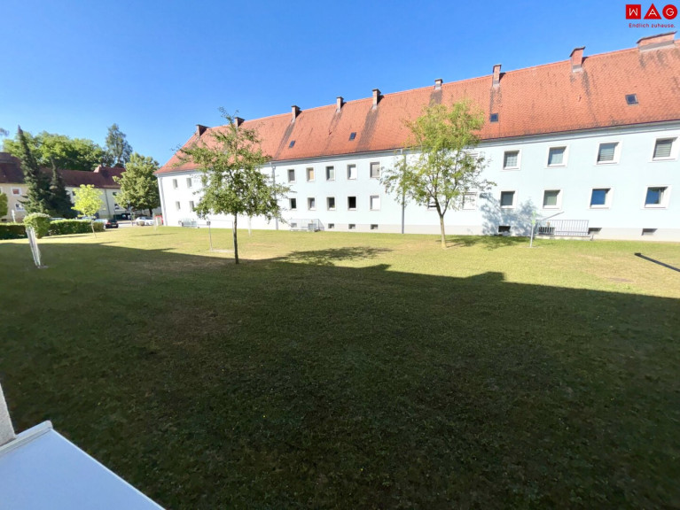 Wohnung - 4400, Steyr - Herrlich sanierte Erdgeschosswohnung mit moderner Wohnküche, stilvollem Badezimmer und Grünblick - in ruhiger Siedlungslage mit ausgezeichneter Infrastruktur, ideal für kleine Familien!