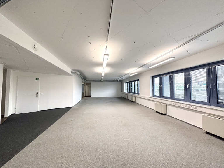 Büro / Praxis - 1150, Wien - 1150! Bürofläche  mit optimaler Anbindung Nahe U4/U6/Station Längenfeldgasse!