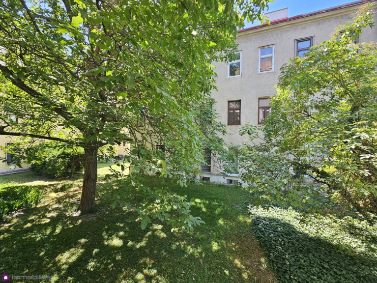 Wohnung - 1220, Wien - Sanierungsbedürftige Studentenwohnung im Herzen von Stadlau...