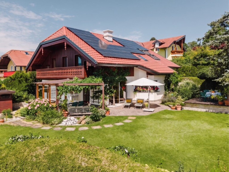 Haus - 4893, Zell am Moos - Raum für Generationen. Ein besonderes Landhaus mit Einliegerwohnung und Irrseeblick