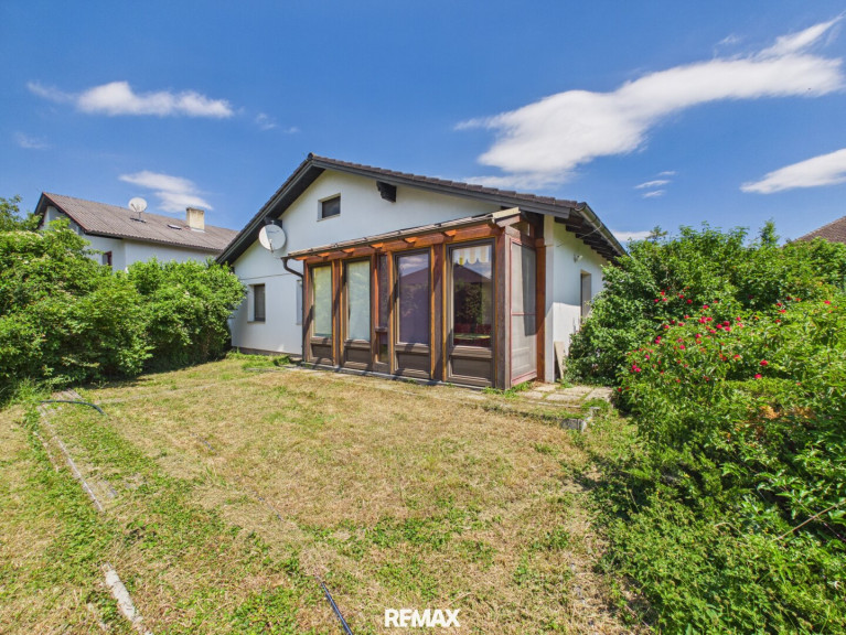 Haus - 2440, Gramatneusiedl - Renovierungsbedürftiger Bungalow mit großem Grundstück