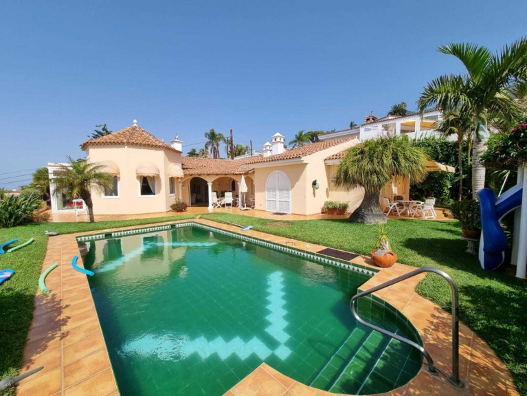 Haus - 38390, Santa Úrsula - Teneriffa: Freistehende Villa mit Salzwasserpool und eindrucksvollem Atlantikblick