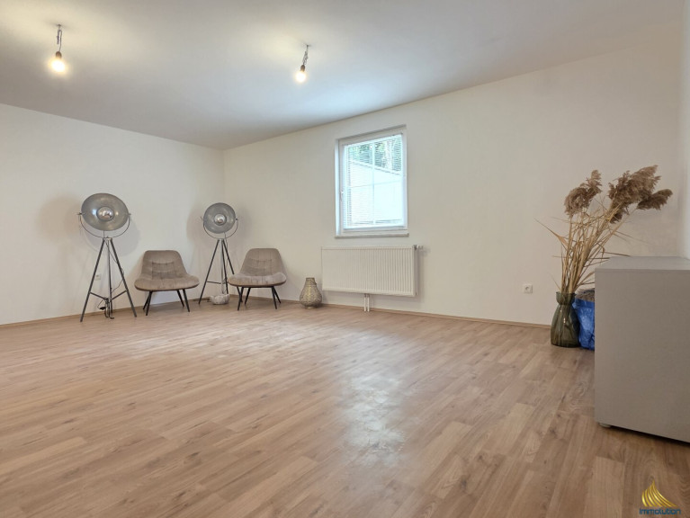 Büro / Praxis - 2483, Weigelsdorf - Kernsaniertes Büro mit Gemeinschaftsgarten – KFZ Stellplatz - inkl. Küche - 2 Zimmer