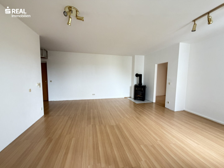 Wohnung - 7100, Neusiedl am See - Top Lage - 4-Zimmer-Wohnung mit Loggia, Klimaanlage und Schwedenofen - unmittelbar beim Schulzentrum, Bahnhof und Stadtzentrum!