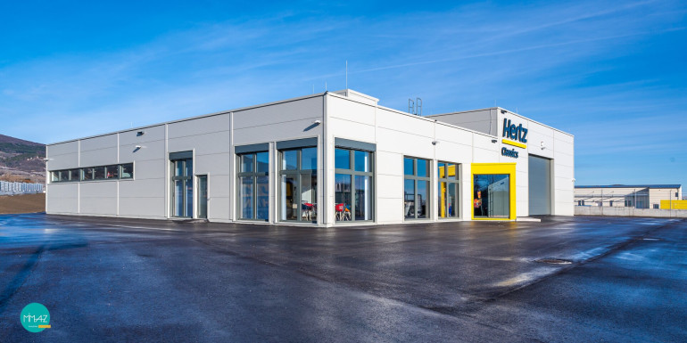 Halle / Lager / Produktion - 2352, Gumpoldskirchen - EXKLUSIVE BETRIEBSANLAGE: Showroom I Lagerflächen I Büros I Garage I Dachterrasse mit unverbaubarem Fernblick! Raum für Visionen!