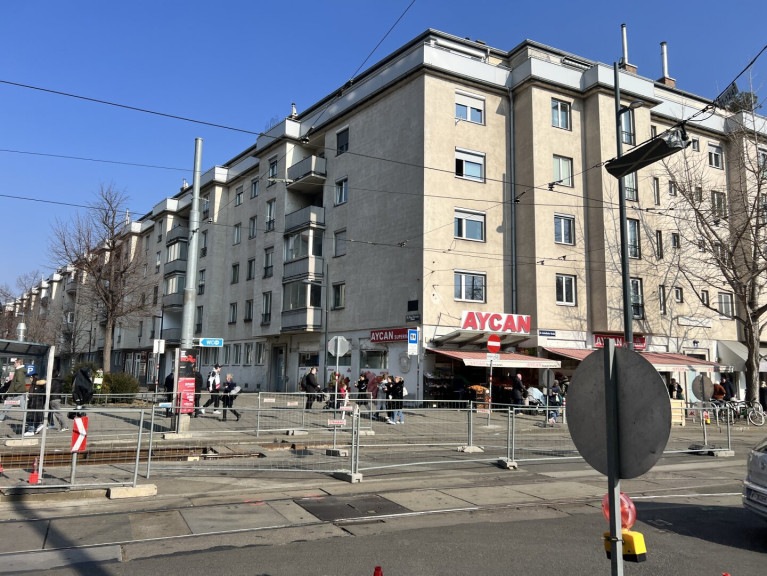 Büro / Praxis - 1210, Wien - Büro - Gewerbeobjekt - direkt am Pius Parsch Platz - beim Bahnhof Floridsdorf