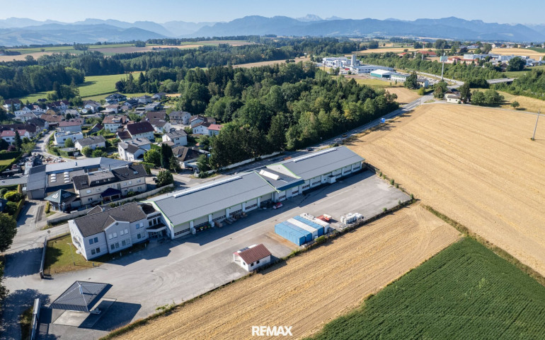 Halle / Lager / Produktion - 4551, Ried im Traunkreis - Manche Hallen bieten Fläche – dieser Standort bietet die perfekte Basis für Ihren Erfolg.