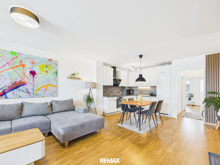 Wohnung - 2201, Gerasdorf bei Wien - Schöne 3-Zimmer-Wohnung mit Loggia und 2 Bädern – nur 3 Busminuten von der U1 Leopoldau entfernt