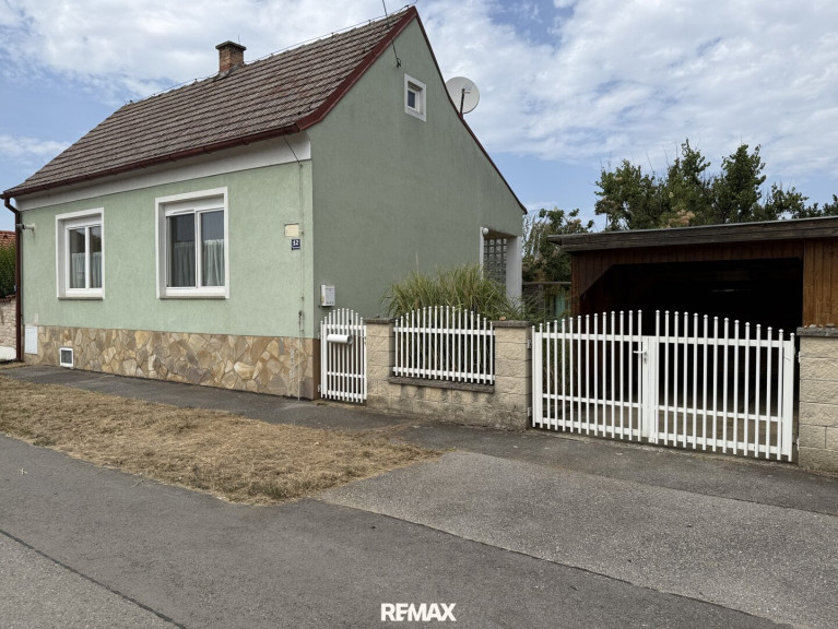 Haus - 2425, Nickelsdorf - Entzückendes Einfamilienhaus mit Naturgarten, Nebengebäude und Carport