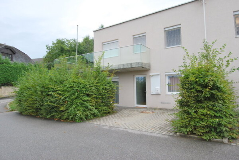 Wohnung - 8042, Graz - Charmante  2-Zimmerwohnung mit kleinem Grünanteil, Terrasse und Parkplatz in Waltendorf