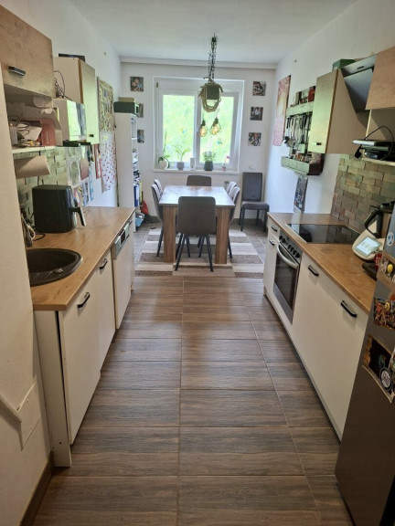 Wohnung - 8472, Spielfeld - Wohnen am Weingarten – 75 m² Eigentumswohnung mit Balkon, Carport Inmitten der südsteirischen Natur, direkt am Weingarten und unweit des Schlosses Spielfeld.