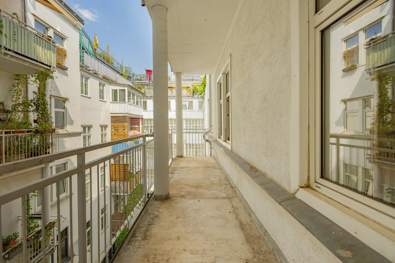 Wohnung - 1070, Wien - Zieglergasse - hofseitiger 2 Zimmer Altbau mit 11,18m2 großem Balkon