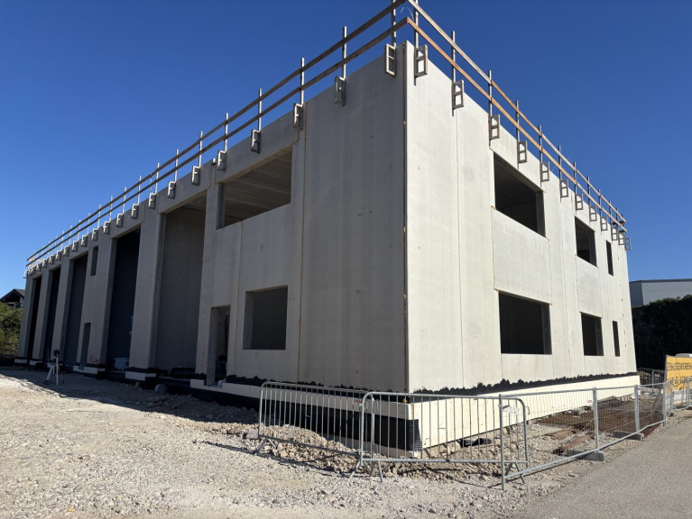 Halle / Lager / Produktion - 4840, Vöcklabruck - KAUF / MIETE: Betriebs-/Produktions- oder Lagerhallen mit Flächen von 63 - 120 m² zu verkaufen / vermieten in Vöcklabruck / Nähe Varena (Top 1)