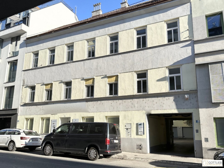 Zinshaus Renditeobjekt - 1180, Wien - Klassisches Mittelzinshaus mit ca. 92% Leerstand und bewilligtem Dachgeschoss-Ausbau sowie sieben Garagenplätzen